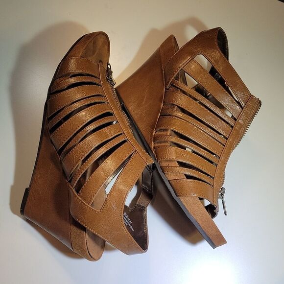 AEROSOLES WEDGE STYLE OPEN TOE ANKLE STRAP SANDAL - Picture 12 of 16